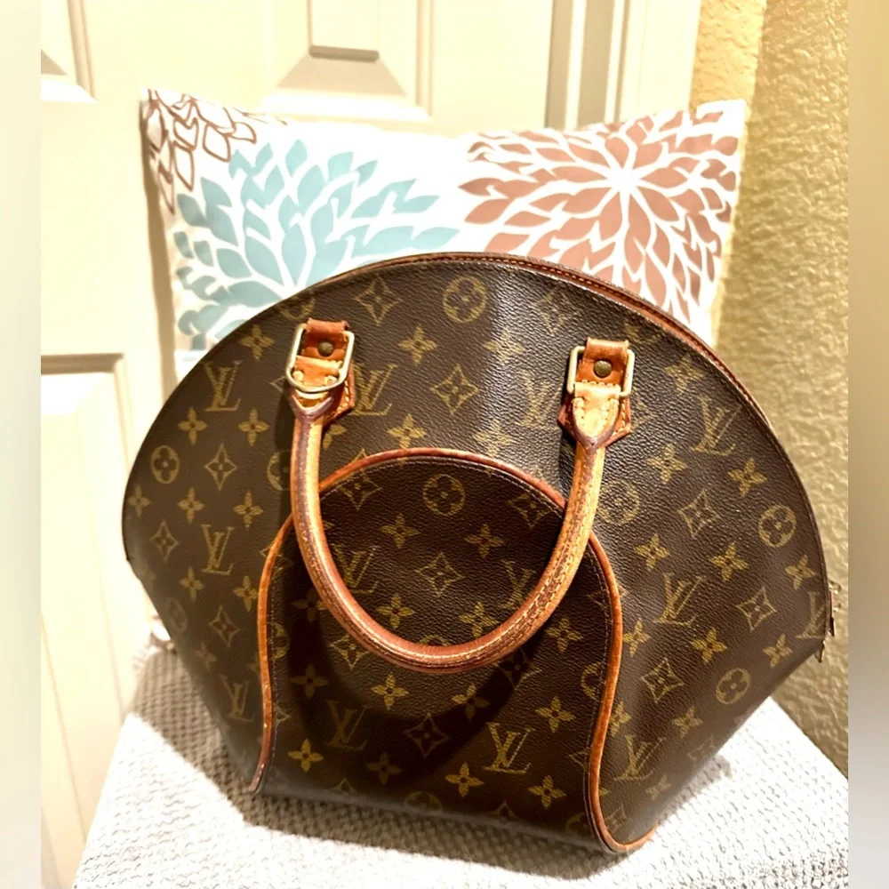 Louis Vuitton Monogram Ellipse PM Handbag - Picture 3 of 16